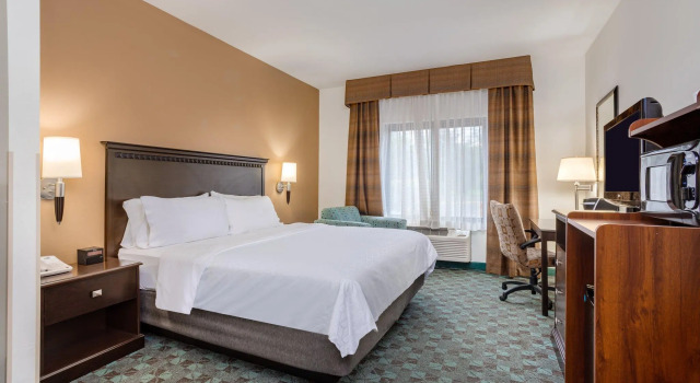 Двухместный люкс Holiday Inn Express Hotel & Suites Canton by IHG