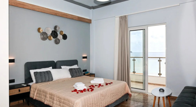 Семейная студия с балконом и с видом на море Queen Mary Beachfront Studios