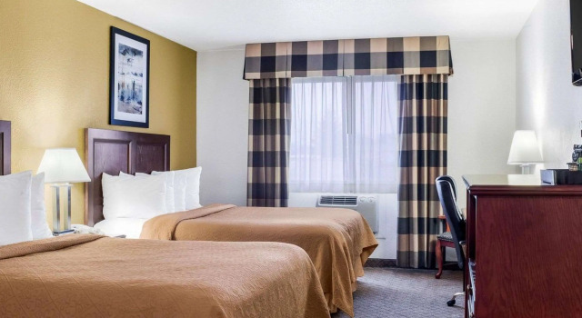Четырёхместный номер Standard Quality Inn Oacoma - Chamberlain