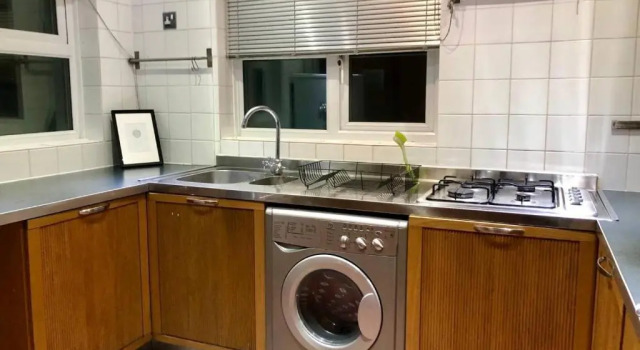 Коттедж Large CityCentre Townhouse & Hot Tub, Pool Table and Offroad Parking