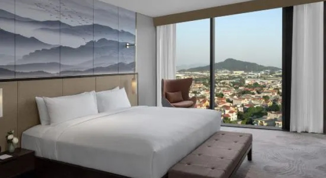 Люкс Crowne Plaza Vinh Yen City Centre by IHG