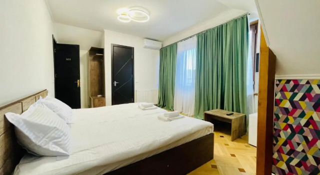 Номер Deluxe Quality Inn Tbilisi