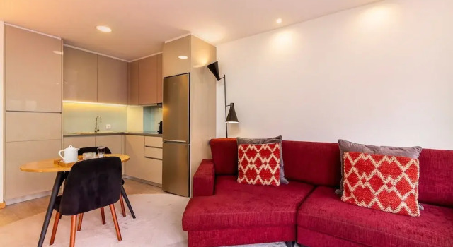 Modern & Cozy Apartment, by the Beach