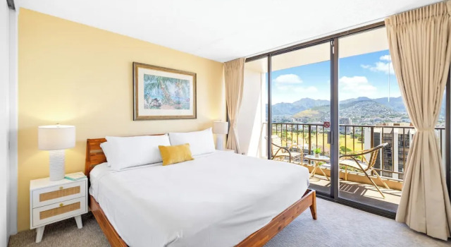 Двухместные апартаменты c 1 комнатой с балконом и с видом на горы Waikiki Sunset Close to Beach with Parking
