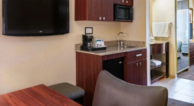 Шестиместный люкс Holiday Inn Express & Suites Sandy - South Salt Lake City by IHG