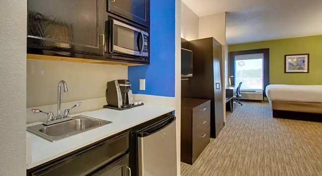 Люкс Holiday Inn Express & Suites Lebanon by IHG