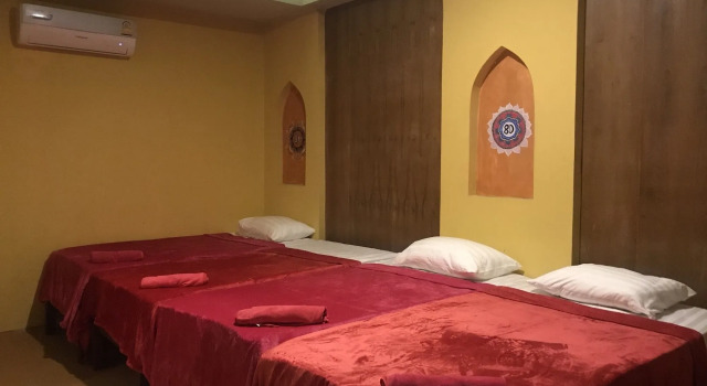 Bee Sleep Hostel & Nana Art gallery, Забронировать Хостел Хостелы Джомтьен-Бич, Хостел