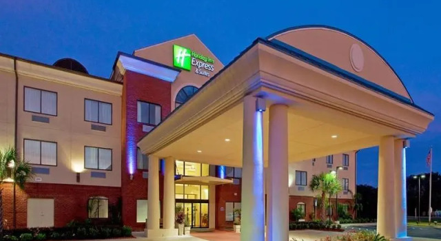 Люкс Deluxe Holiday Inn Express Hotel & Suites Panama City-Tyndall by IHG