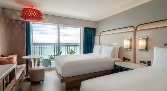 Habitación cuádruple Premium con vista al océano Crowne Plaza Resort Guam