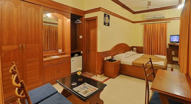 Hotel Mahabs, Varaa Hotelli Hotellit Tamil Nadu uima-altaalla, Uima-allas