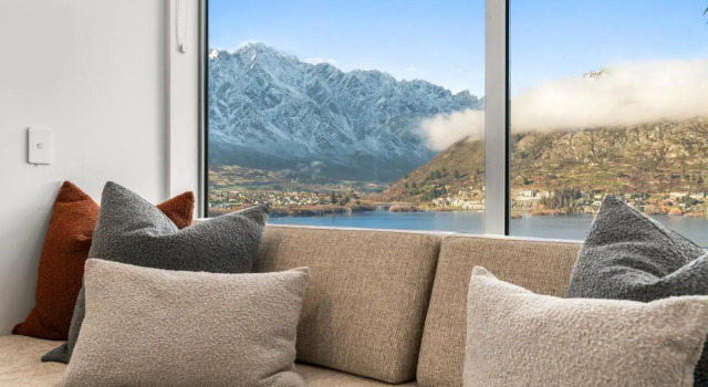 A Stunning Stay - Queenstown Holiday Home, Забронировать Отель Куинстаун 