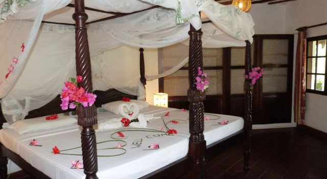 Aquarius Club International Resort, Rezerwuj Ośrodek wypoczynkowy Hotele w Coast Region ze śniadaniem, Śniadanie