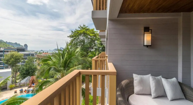 Двухместный номер Premium с балконом и с видом на бассейн Holiday Inn Resort Krabi Ao Nang Beach by IHG