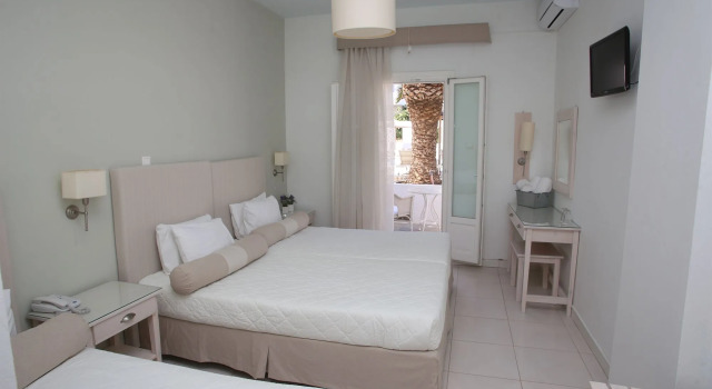 Hotel Benois, Забронировать Отель Галиссас Сирос