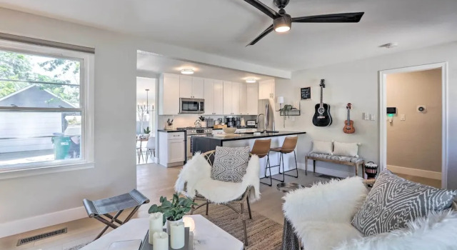 Hot Tub, Fire Pit: Midtown Reno Oasis!, Забронировать Отель Отели Рино 3 звезды, рядом с Washoe Golf Course, 3*