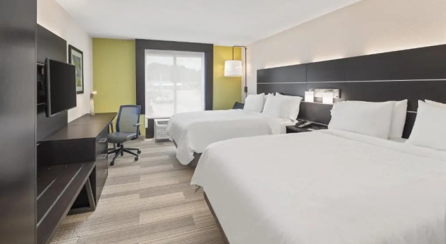 Четырёхместный номер Standard Holiday Inn Express & Suites - Hardeeville-Hilton Head by IHG