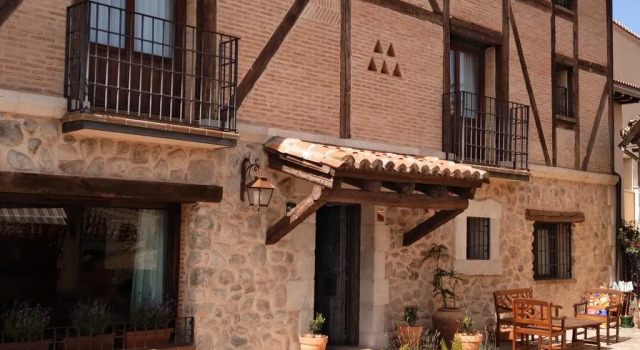 Hotel Rural El Rincón de Rascafria, Varaa Hotelli Hotellit Madridin maakunta pysäköinnillä, Pysäköinti
