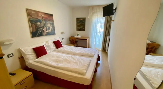 Двухместный номер Standard с балконом Casteluce Hotel Funivie