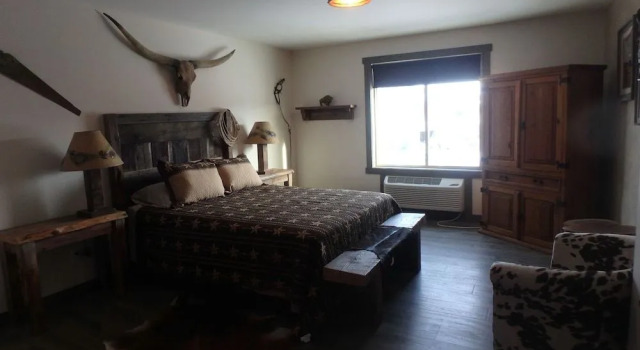 Rays place Inn, Book Hotel Swan Valley Idaho