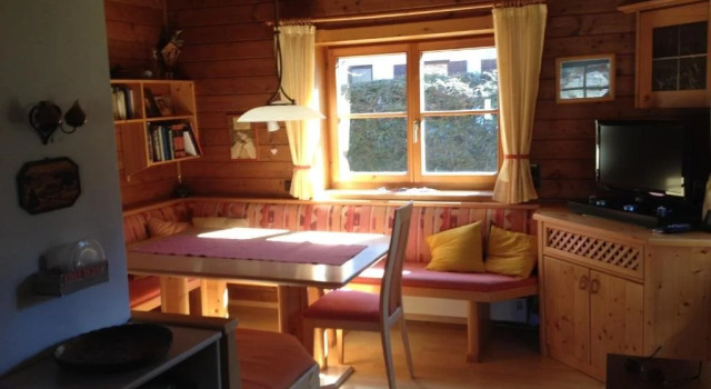 Ferienhaus Zirmheim, Забронировать Отель Отели Пертизау с парковкой, рядом с Zwölferkopflift, Парковка