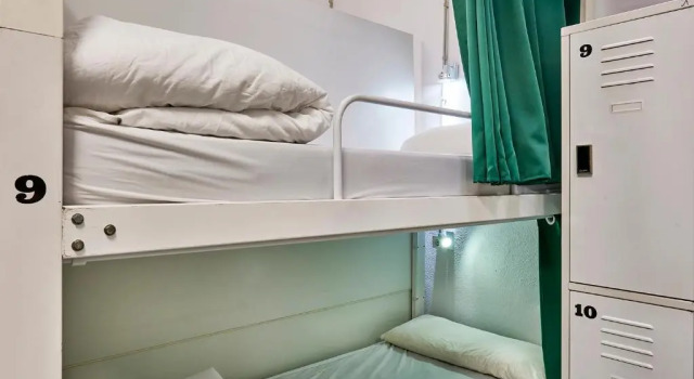 Hola Hostal Collblanc - Hostel