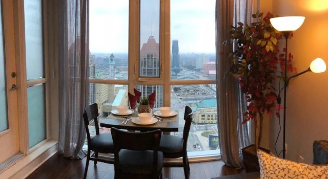 Galaxy Suites Square One, Varaa Hotelli Mississauga 