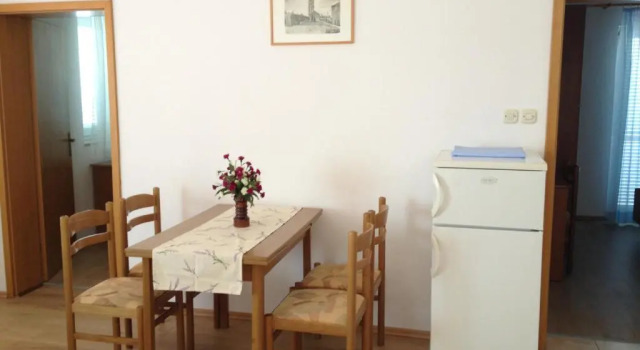 Apartments Villa Emilija, Prenota Appartamento Hotel a Isole Quarnerine con parcheggio, Parcheggio