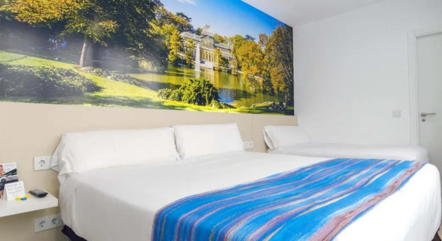 Трёхместный номер Deluxe Hotel BESTPRICE Alcalá