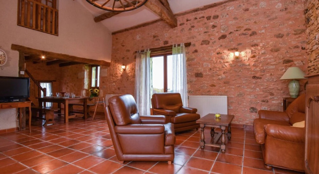 Lovely holiday home in Biron with fenced swimming pool, Rezerwuj Hotel Biron Red Perigord