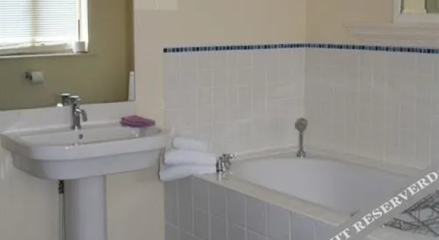 The Manor House Self-Catering Suites, Забронировать Отель Отели Исторического графства Суссекса с парковкой, Парковка