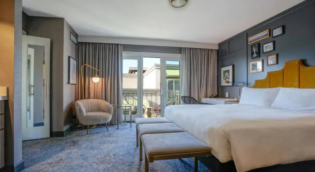 Номер Standard с балконом Hotel Amarano Burbank-Hollywood