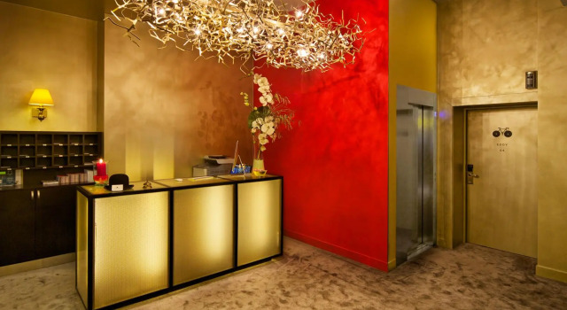 Кровать в общем номере Hotel The Neufchatel
