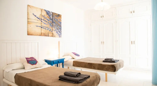 Villa in Playa den Bossa, 5 min SupermarketBBQ, Book Villa Hotels in Ibiza with a Pool, Swimming Pool