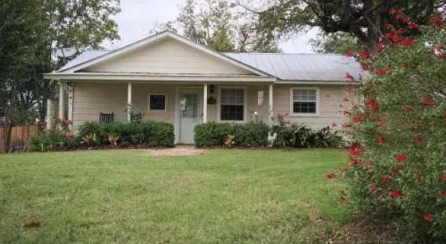The Guest House on College Street, Buchen Sie Pension Llano Texas Hill Country