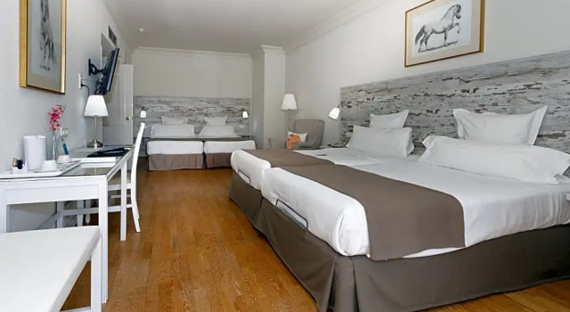 Четырёхместный номер Family Hotel Jerez AQ35