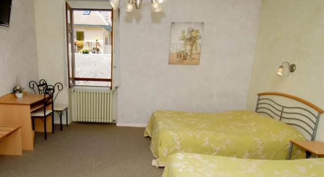 Четырёхместный номер Standard Hotel George