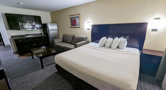 Двухместный номер FairBridge Inn & Suites Canadian