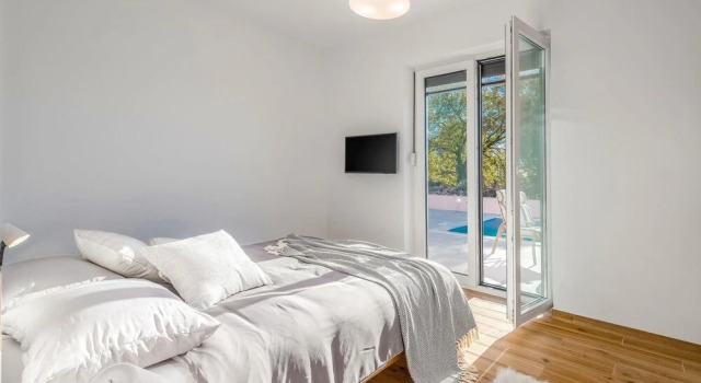 Amazing Home in Fazana with Outdoor Swimming Pool, Hot Tub & 4 Bedrooms