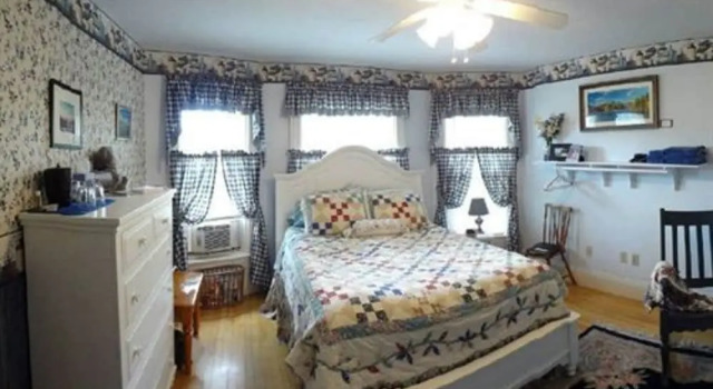 The Young House Bed and Breakfast, Buchen Sie Hotel Millinocket Maine