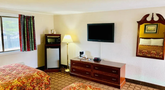 Четырёхместный номер Standard EastGate Inn