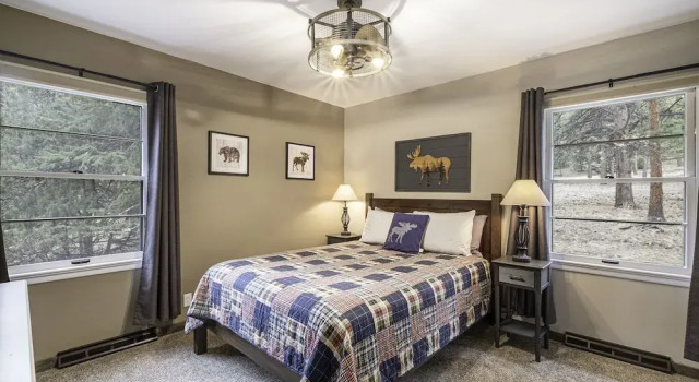 Aspen View Getaway - Monthly Long-term Vacation Rental 30+ Days -- Estes Park 4 Bedroom Home by RedAwning, Забронировать Отель Эстес-Парк Rocky Mountain National Park, рядом с Отель Stanley