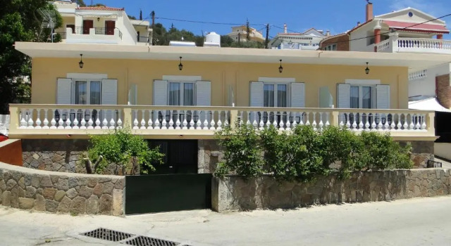 Chrysanthe's Apartments Νο3