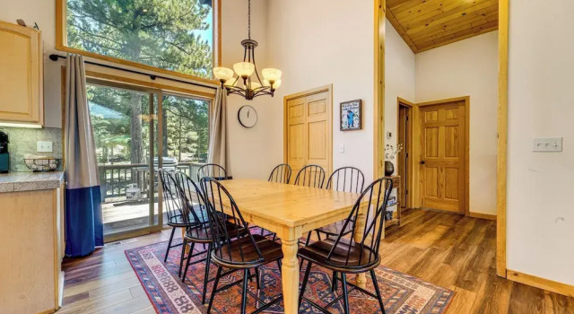 Коттедж Sunny Cabin: 1 Mi to Tahoe Donner Resort!