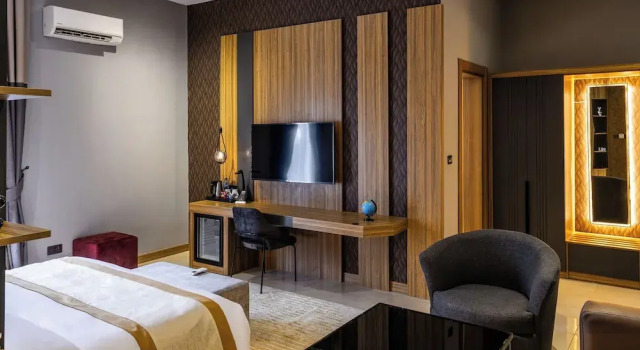 Номер Executive Yellow Trumpet Wuse 2