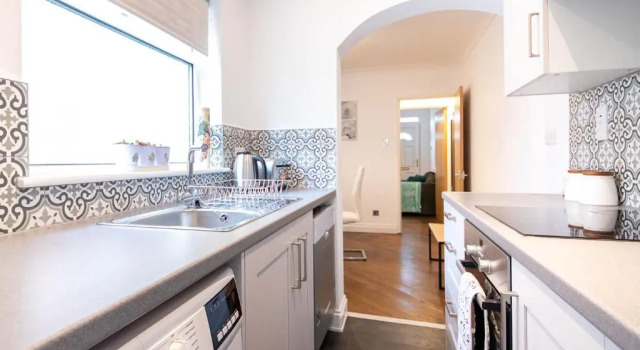Коттедж Bright 3 Bedroom Townhouse Near City Centre