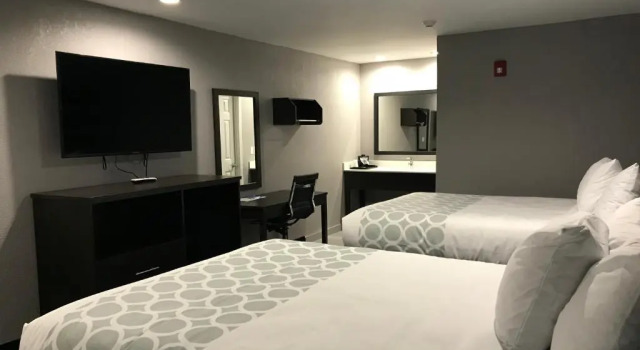 Четырёхместный номер Standard Rodeway Inn Calhoun South