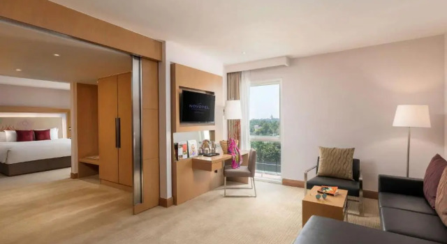 Люкс Deluxe Novotel Yangon Max