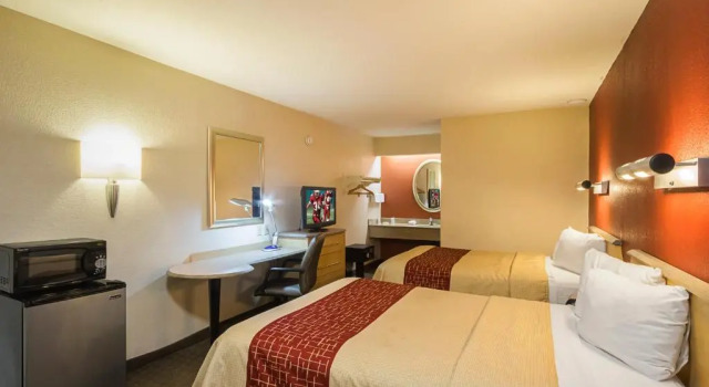Четырёхместный номер Deluxe Red Roof Inn Indianapolis North - College Park
