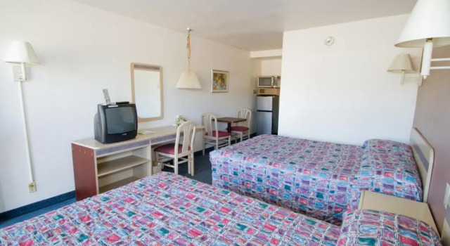 Четырёхместный номер Standard Brooks St. Motor Inn