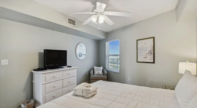 Номер Standard Seacrest 502 is a 2 BR Gulf Front on Okaloosa Island by RedAwning